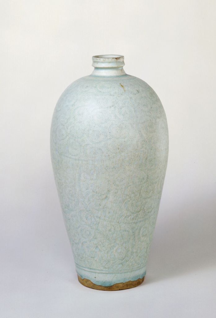 图片[1]-Jingdezhen kiln blue-and-white glaze carved plum vase-China Archive